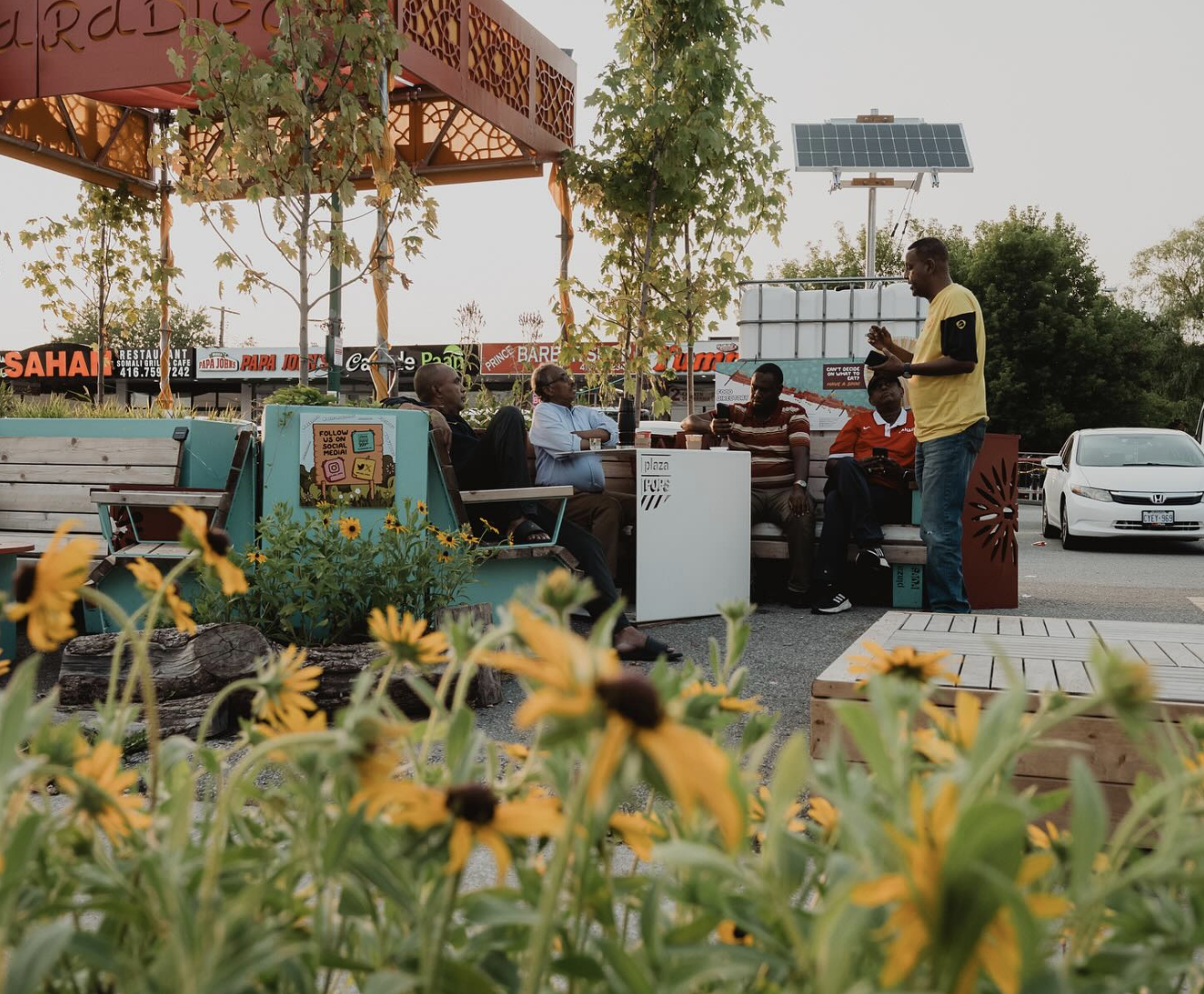 LOYAL PATRONS OF KEITH LEE-APPROVED SOMALI RESTAURANT SAHAN SIT AND CHAT AT COLONY PLAZA, ONE OF PLAZAPOPS’ WEXFORD BLOOMS 2GETHER INSTALLATIONS. 